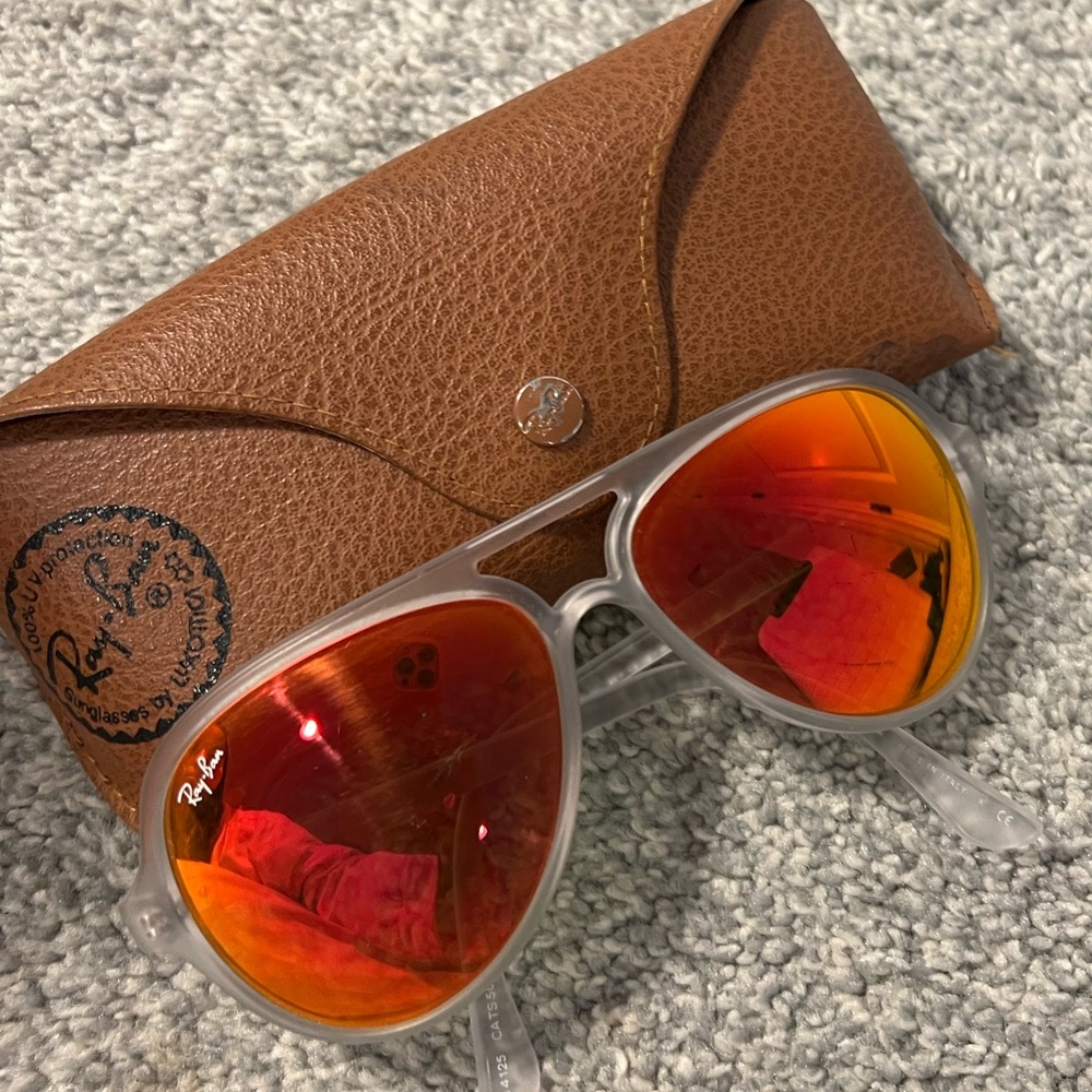 Vintage orange mirrored ray bans with case! Good condition and trendy!